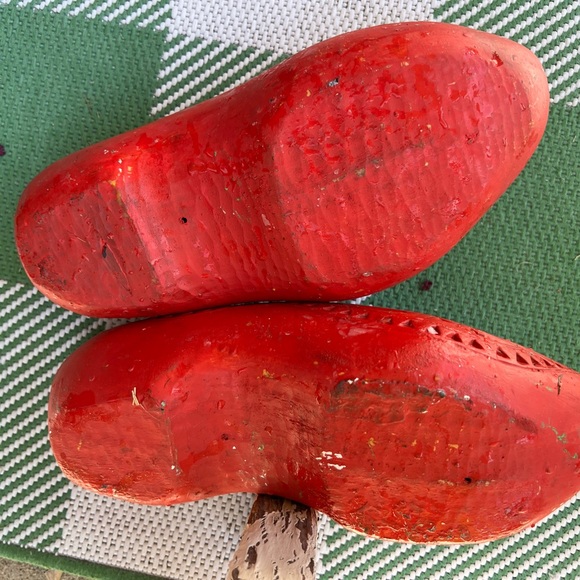 Red Dutch wooden shoe Very large,mostly decorative unless you have a large foot - Picture 12 of 14